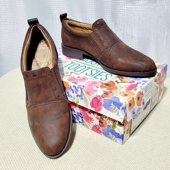 NWT Mootsie Tootsie Kira Distressed Chocolate Slip-on (9.5M) - Picture 3 of 12